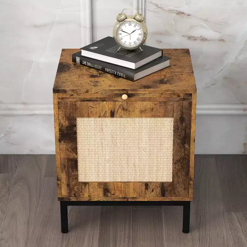 Table de chevet en bois avec porte en rotin, construction durable, design élégant, pour chambre à coucher, salon